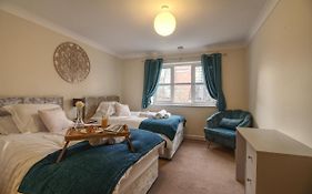 Sunnydale Serviced Apartments - Central Wakefield, Spacious Apartment
