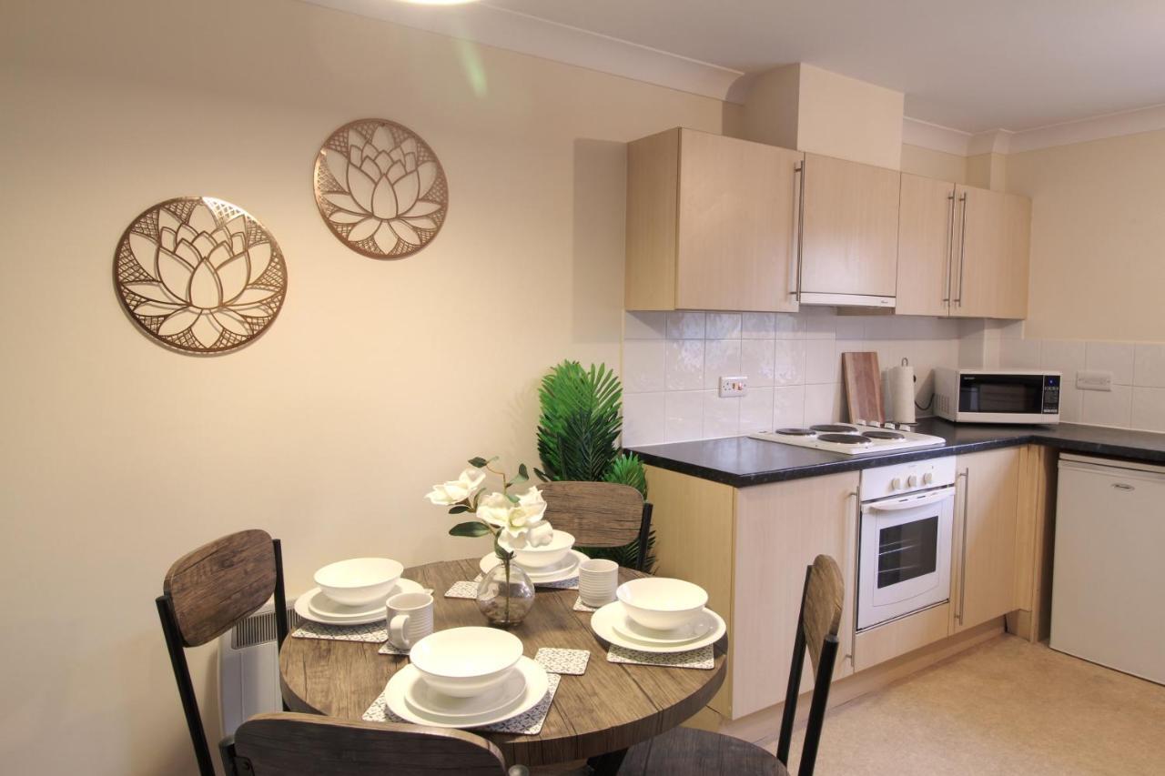 Sunnydale Serviced Apartments - Central Wakefield, Spacious Apartment Exterior photo